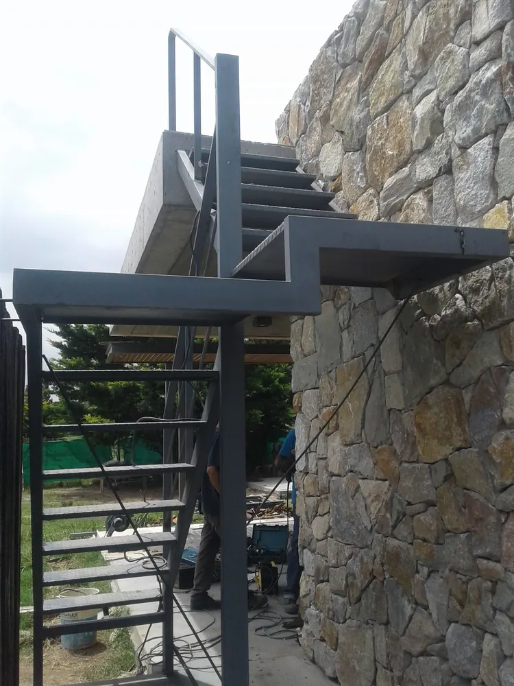 Escalera de hierro a medida, Rosario – HARCANDO – foto 3