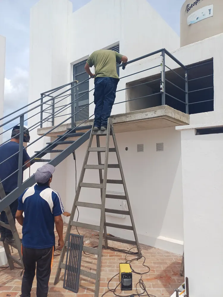 Escalera de hierro a medida, Rosario – HARCANDO – foto 7