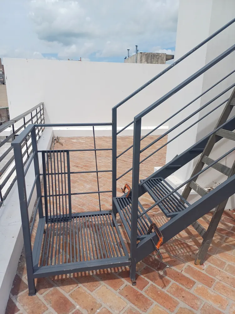 Escalera de hierro a medida, Rosario – HARCANDO – foto 8