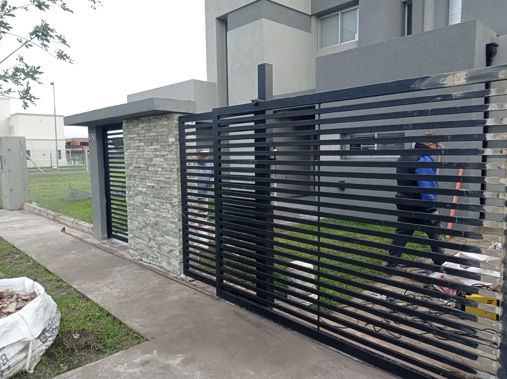 Portón de hierro a medida, Rosario – HARCANDO – foto 79